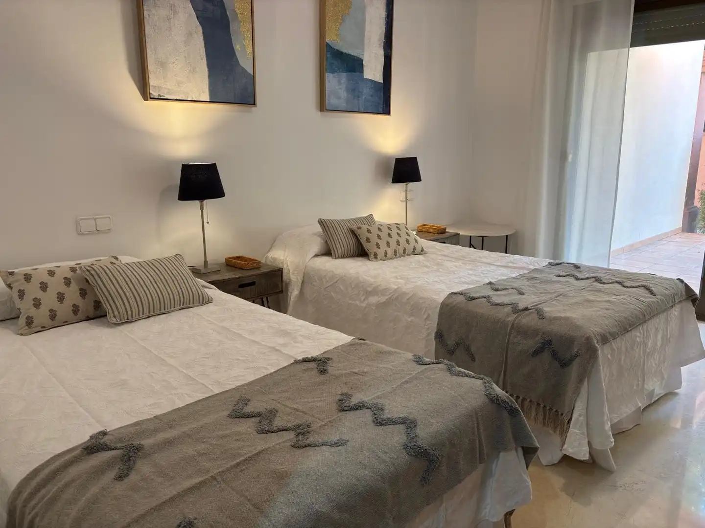Dormitori de Apartament de lloguer en Marbella amb Calefacció, Jardí privat i Terrassa