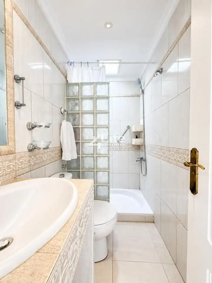 Bany de Pis en venda en Santiago del Teide amb Jardí privat, Terrassa i Moblat