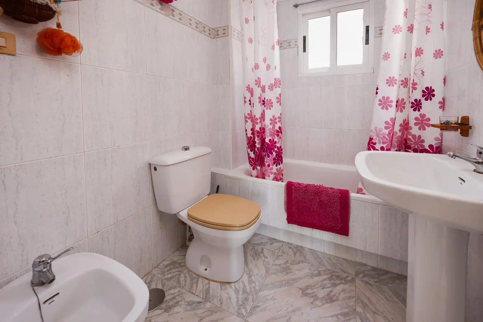 Bany de Apartament en venda en Torrevieja amb Piscina, Moblat i Rentadora