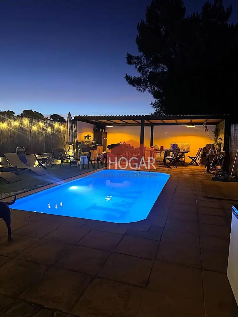 Piscina de Casa adosada en venda en Mediana de Voltoya amb Calefacció, Jardí privat i Piscina