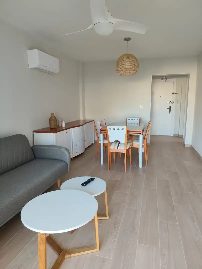 Comedor de Apartamento de alquiler en Fuengirola con Aire acondicionado, Terraza y Amueblado