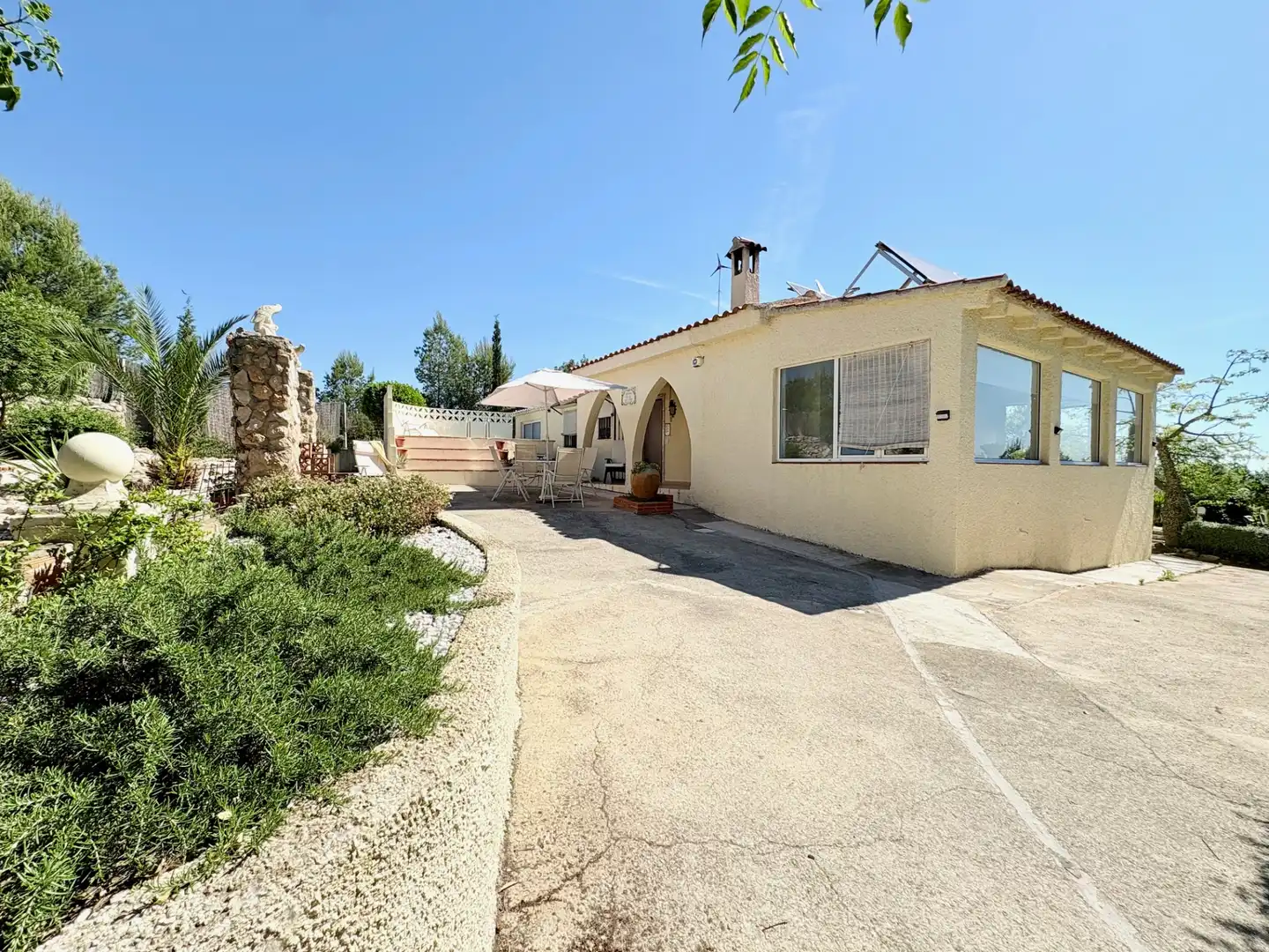 Vista exterior de Casa o xalet en venda en Cheste amb Aire condicionat, Calefacció i Jardí privat