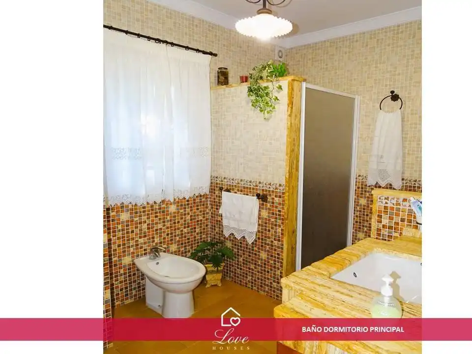 Bathroom of Houses for sale in Chiclana de la Frontera  with Air Conditioner, Heating and Private garden
