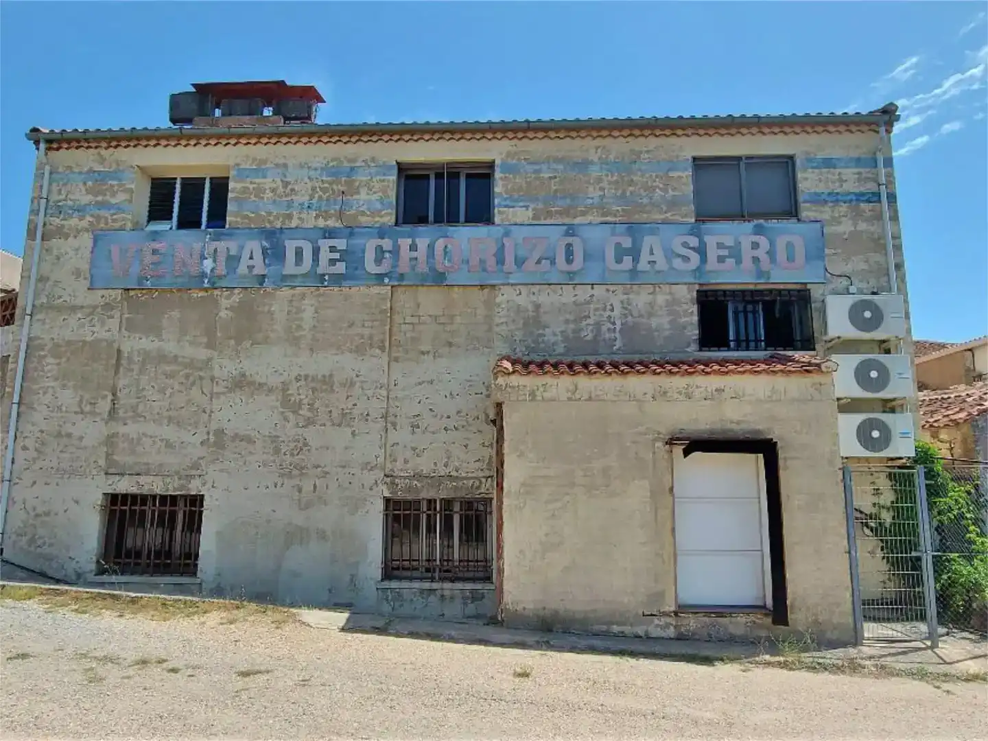 Vista exterior de Local en venda en Boceguillas amb Moblat