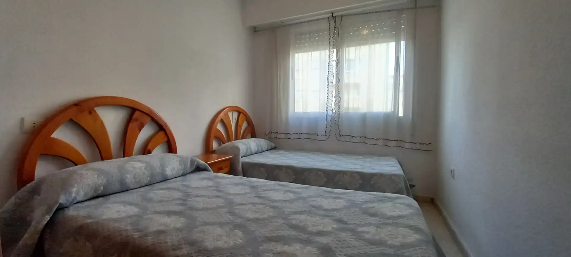 Habitación de Apartamento de alquiler en Gandia con Terraza, Amueblado y Horno