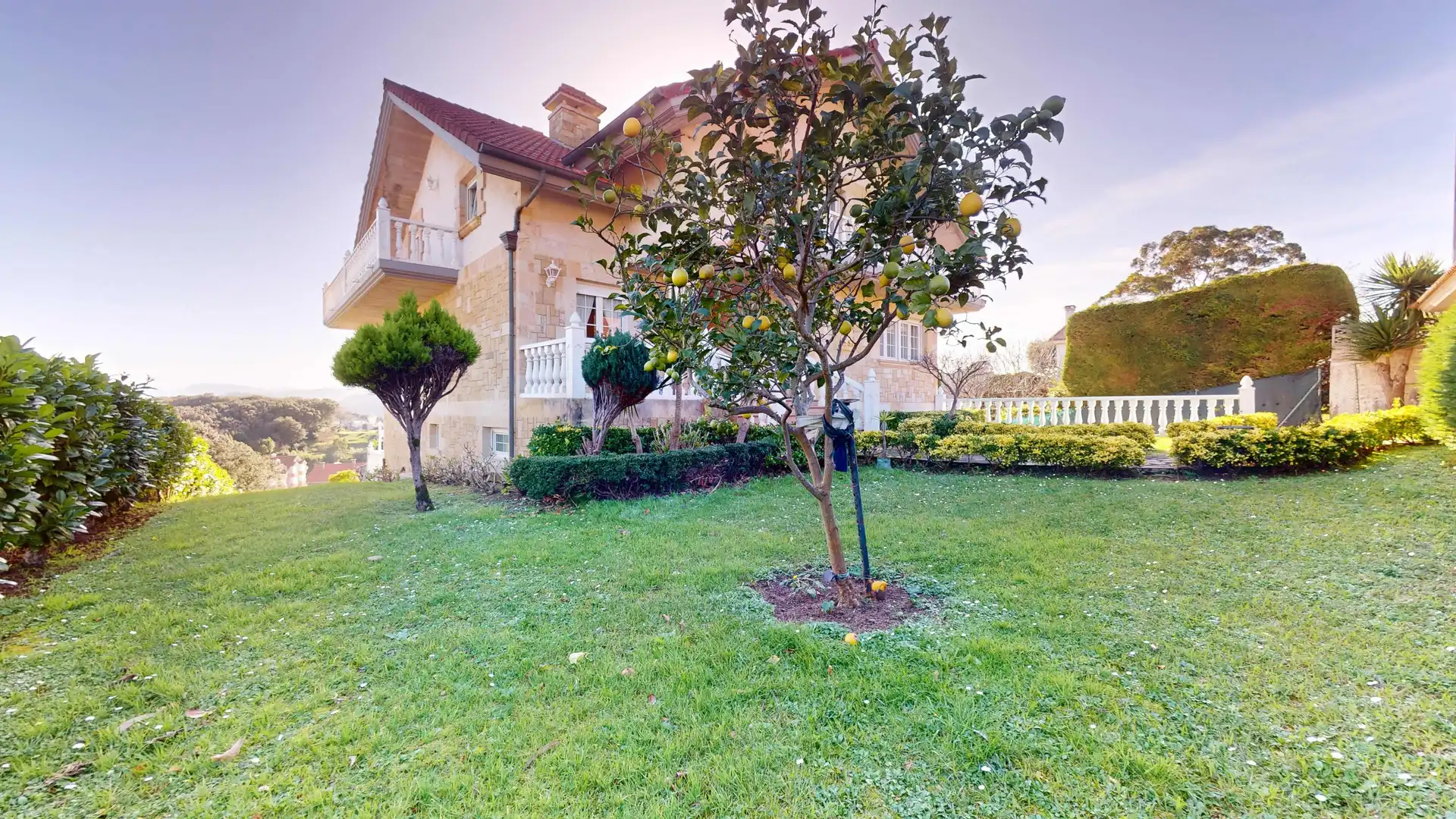 Jardí de Casa o xalet en venda en Arnuero amb Calefacció, Terrassa i Balcó