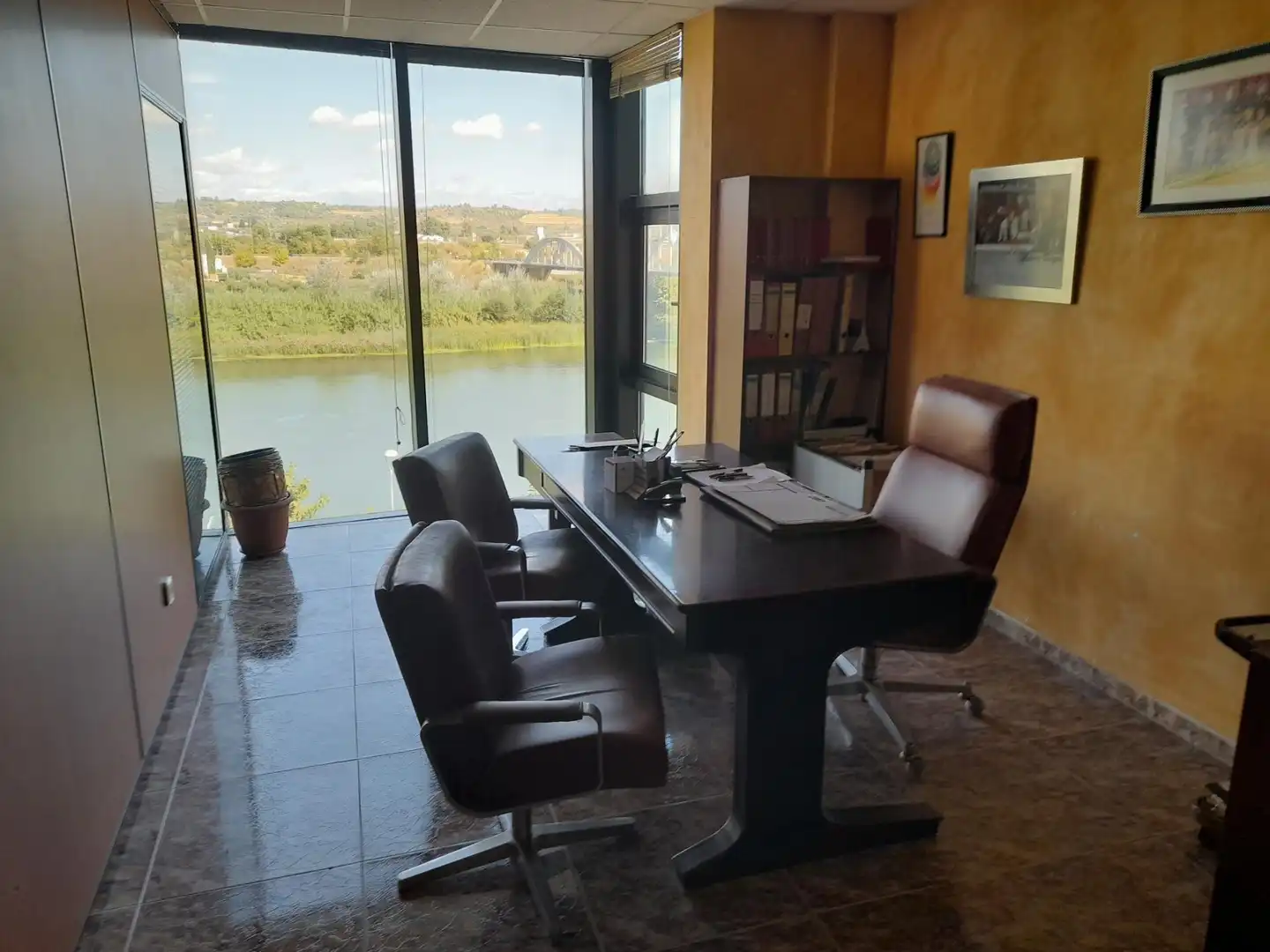 Büro zum Verkauf in Móra d'Ebre mit Terrasse