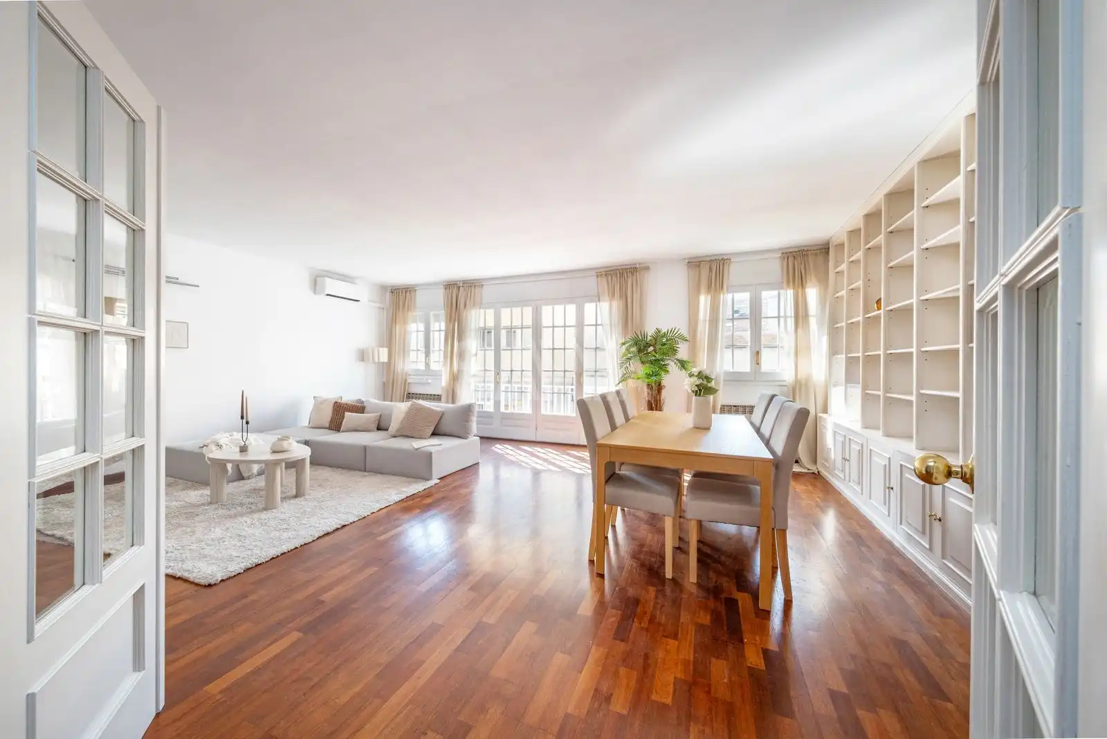 Sala d'estar de Casa o xalet en venda en Sant Just Desvern amb Aire condicionat, Calefacció i Terrassa