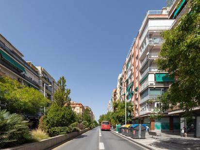 Vista exterior de Pis en venda en  Granada Capital amb Terrassa i Balcó