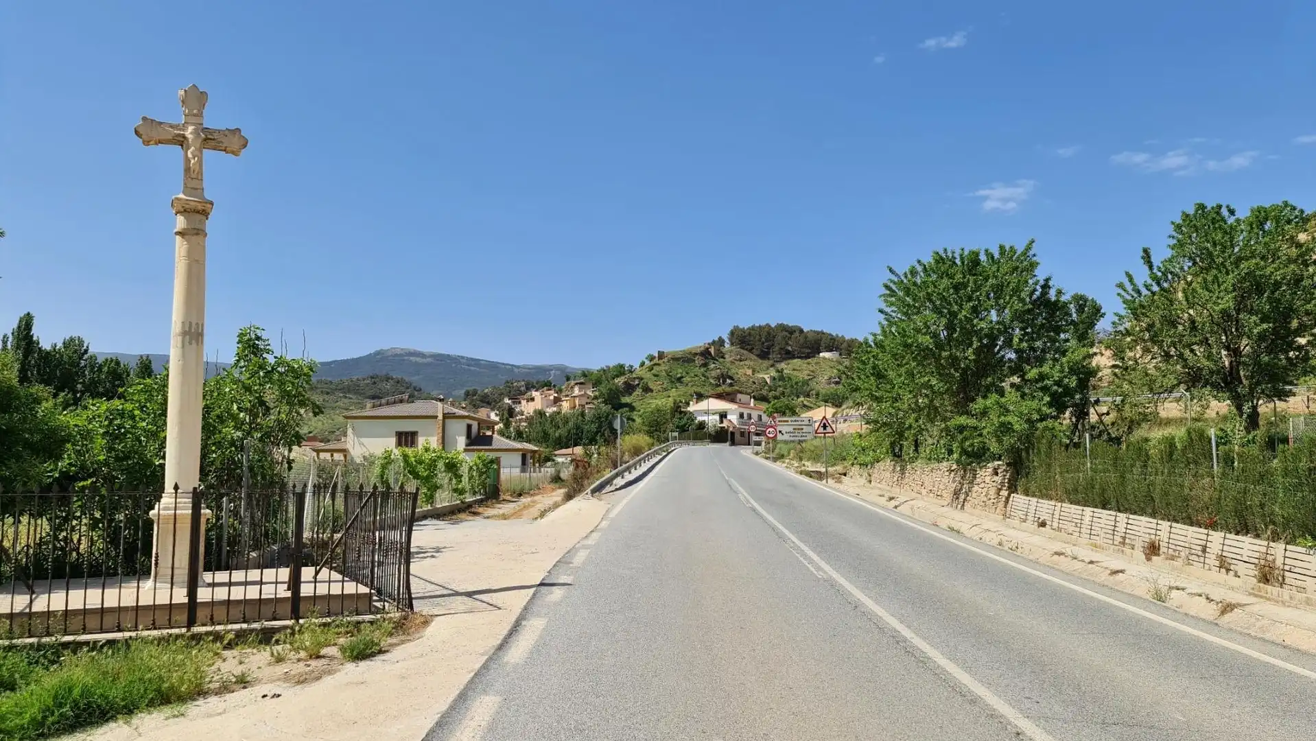 Vista exterior de Casa o xalet en venda en La Peza amb Calefacció, Jardí privat i Terrassa
