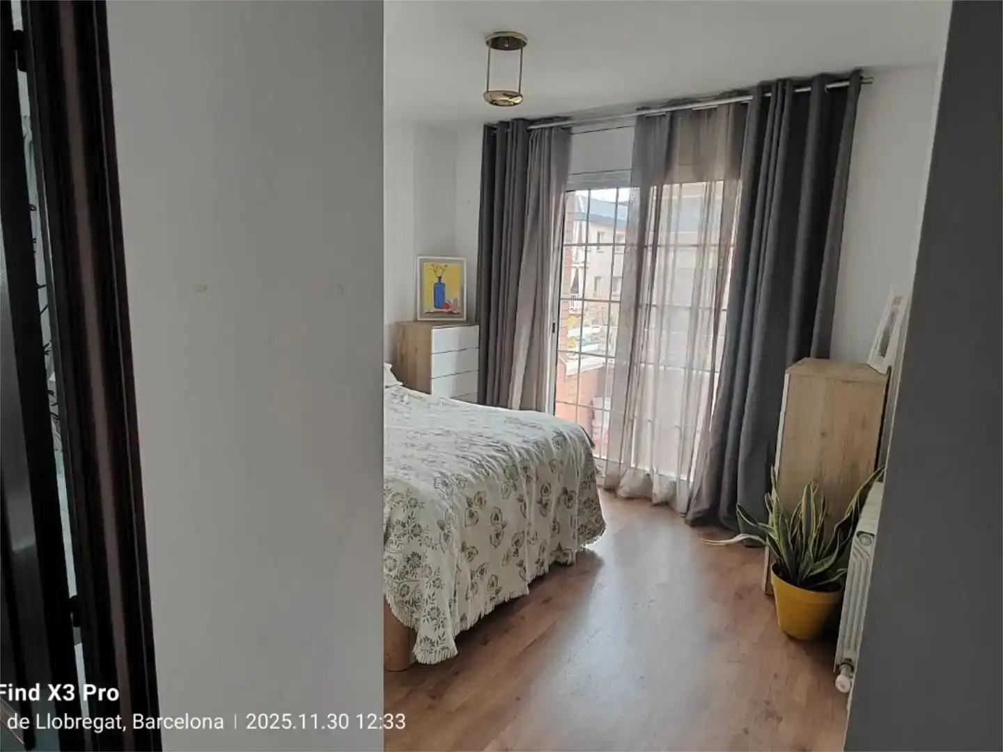 Dormitori de Pis en venda en Sant Boi de Llobregat amb Aire condicionat i Balcó