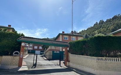 Vista exterior de Casa o xalet en venda en Castro-Urdiales amb Terrassa