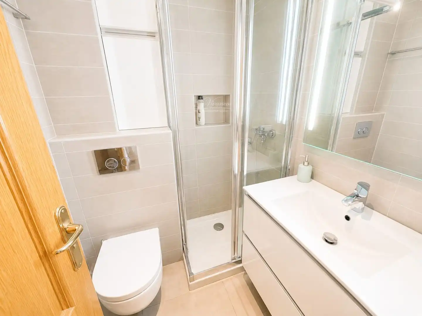 Baño de Piso en venta en  Palma de Mallorca con Aire acondicionado, Terraza y Amueblado