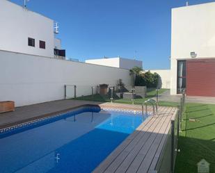 Piscina de Casa o xalet de lloguer en Montequinto amb Aire condicionat, Calefacció i Parquet