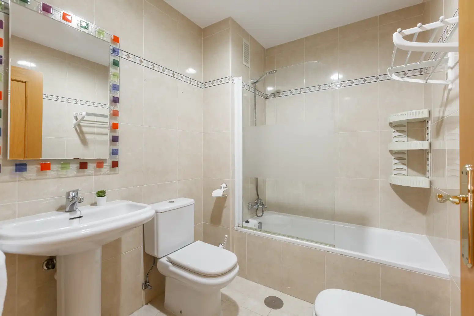 Badezimmer von Wohnung zur Miete in  Pamplona / Iruña mit Heizung und Abstellraum