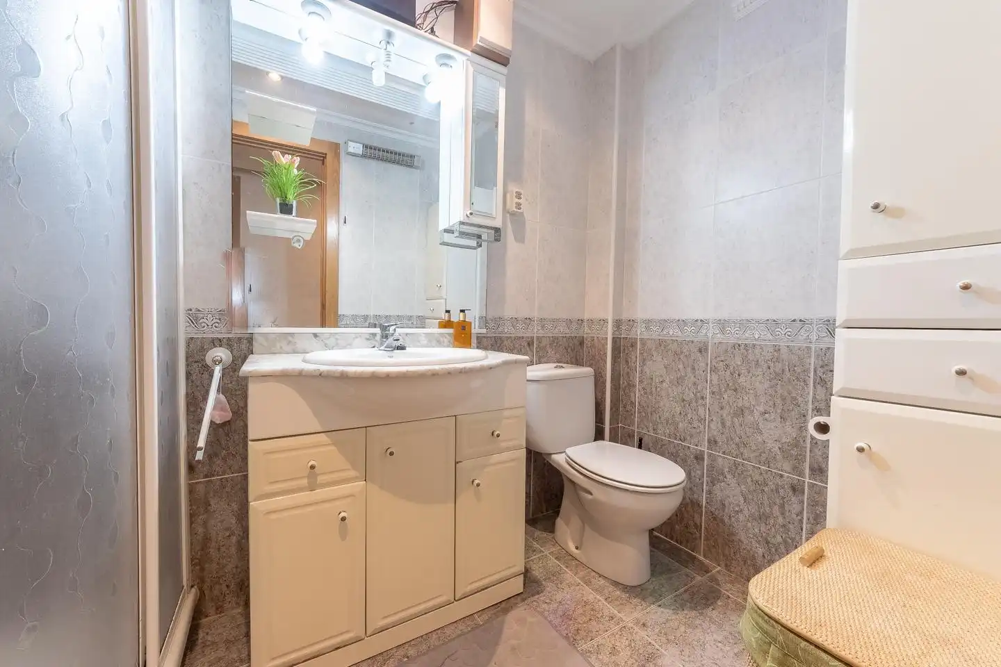 Baño de Piso en venta en Bermeo con Terraza y Amueblado