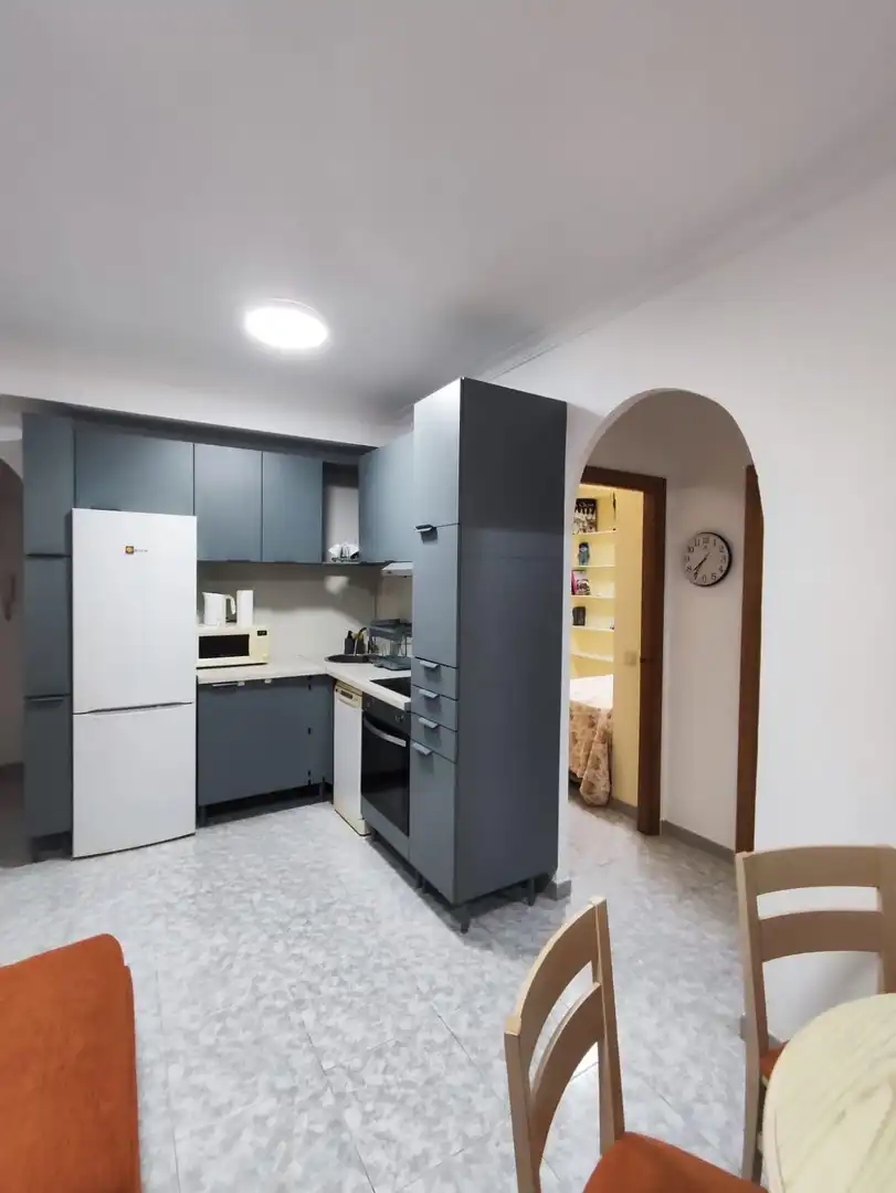 Cuina de Apartament de lloguer en Torrevieja amb Aire condicionat, Calefacció i Terrassa