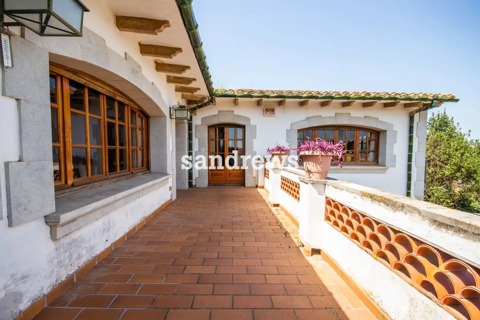 Terrasse von Einfamilien-Reihenhaus zum Verkauf in Ordis mit Heizung, Privatgarten und Terrasse