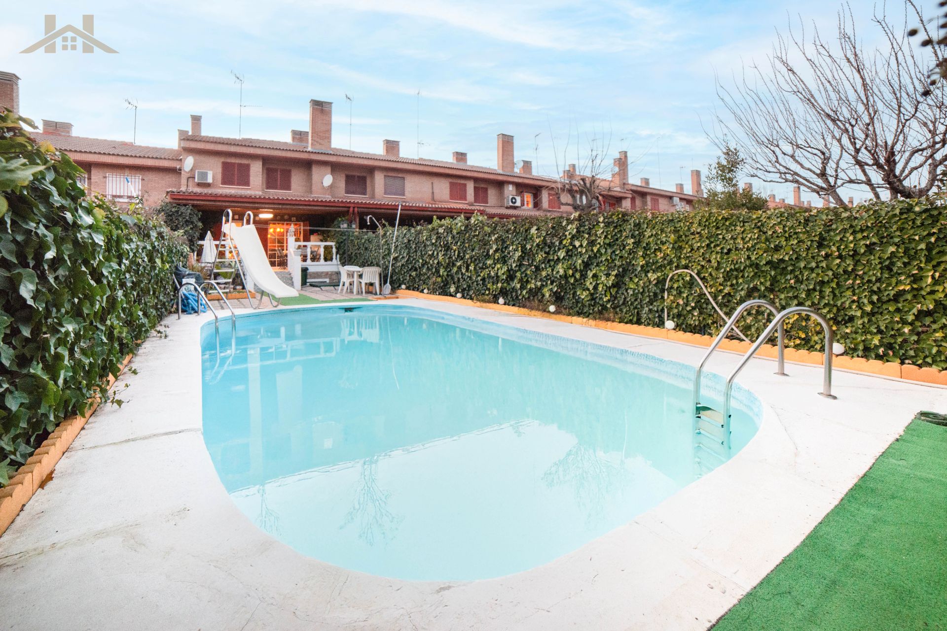 Swimming pool of House or chalet for sale in Fuenlabrada  with Air Conditioner, Heating and Private garden
