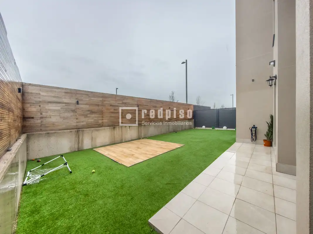 Terrassa de Pis de lloguer en Madrid amb Calefacció, Jardí privat i Terrassa