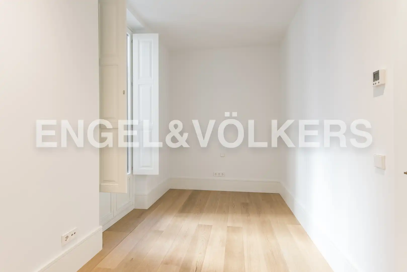 Bedroom of Flat for rent in Madrid  with Air Conditioner, Heating and Storage room