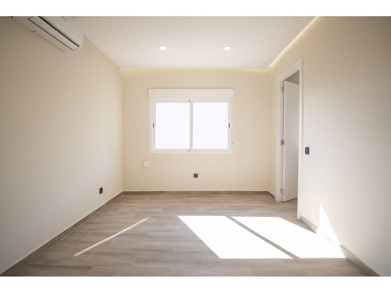 Bedroom of Flat for sale in  Barcelona Capital  with Air Conditioner