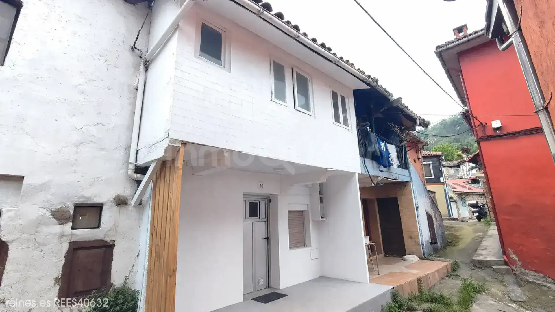 Außenansicht von Einfamilien-Reihenhaus zum Verkauf in Mieres (Asturias)