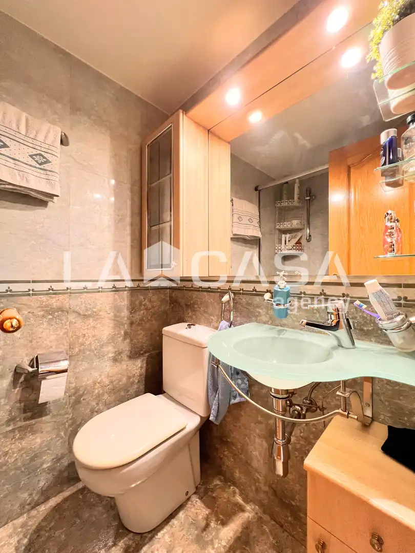 Baño de Piso en venta en Badalona con Calefacción, Terraza y Trastero