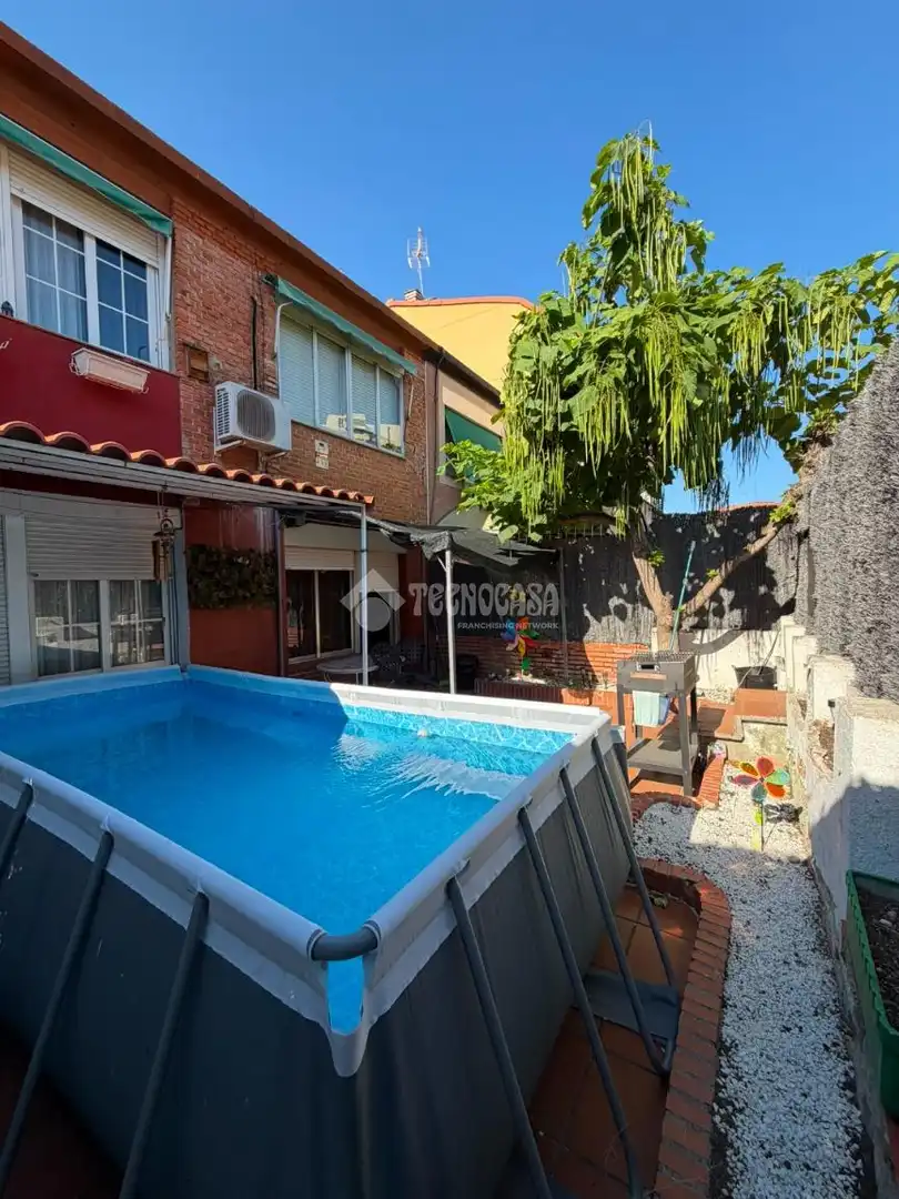 Swimming pool of Flat for sale in Madrid  with Heating