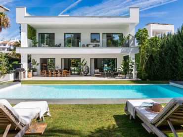 Casa con piscina in vendita a Nueva Andalucía