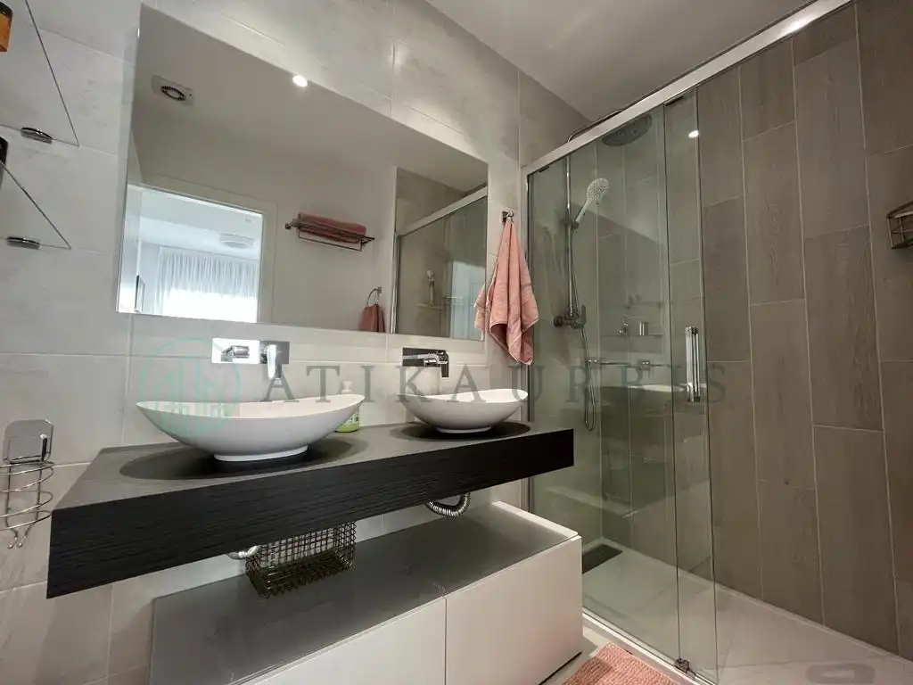 Baño de Ático de alquiler en Málaga con Aire acondicionado, Terraza y Piscina