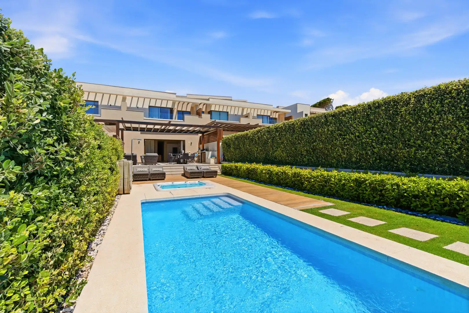 Piscina de Casa adosada en venda en Estepona amb Aire condicionat, Jardí privat i Terrassa
