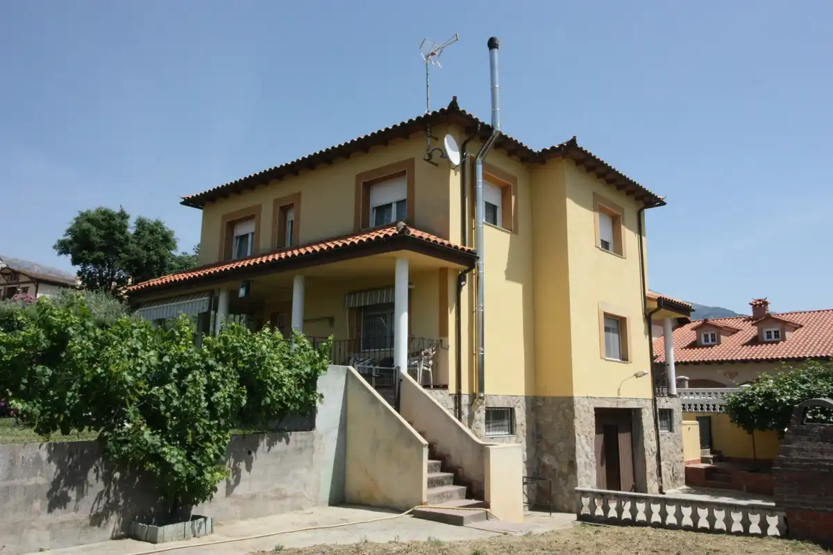 Vista exterior de Casa o chalet en venta en Mombeltrán con Calefacción, Jardín privado y Terraza