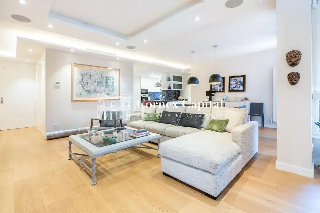 Vista exterior de Piso en venta en Barcelona con Aire acondicionado, Calefacción y Terraza
