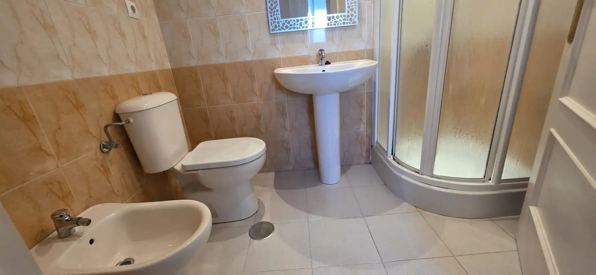 Baño de Piso de alquiler en Badajoz con Aire acondicionado, Calefacción y Amueblado