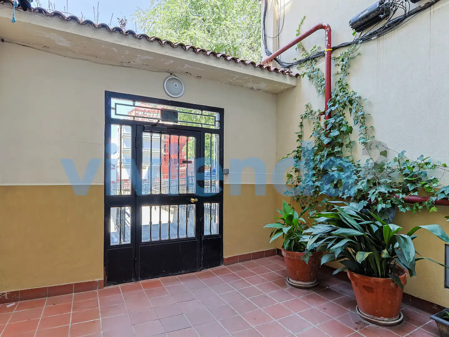 Vista exterior de Piso en venta en Madrid con Calefacción