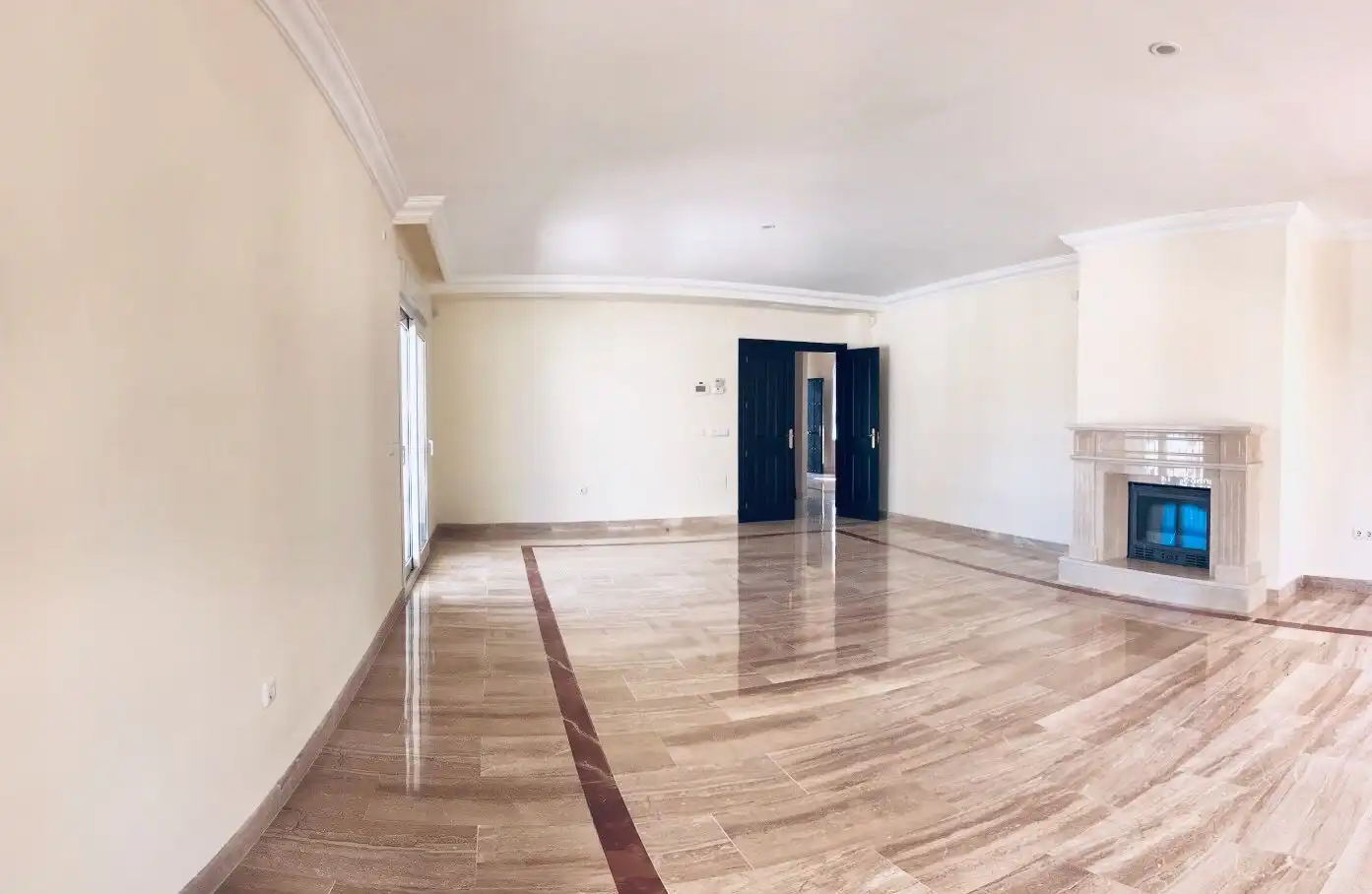 Sala d'estar de Casa o xalet en venda en Marbella amb Aire condicionat, Calefacció i Jardí privat