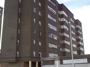 Piso con balcón en venta en Via Miravalles 2