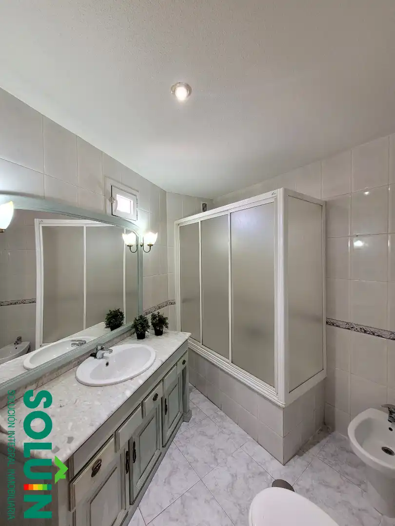 Baño de Piso en venta en Fuenlabrada con Calefacción, Trastero y Horno