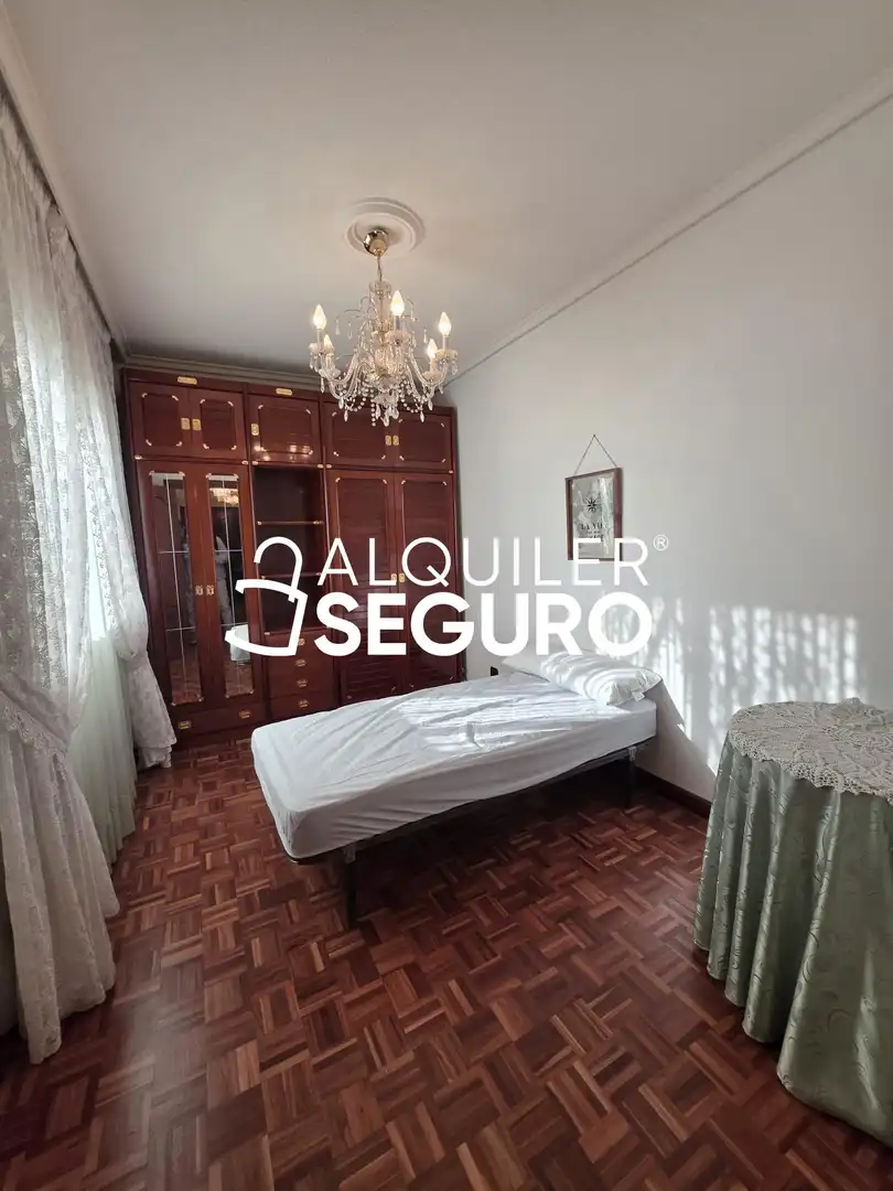 Bedroom of Flat for rent in Burgos  with Heating, Terrace and Furnished