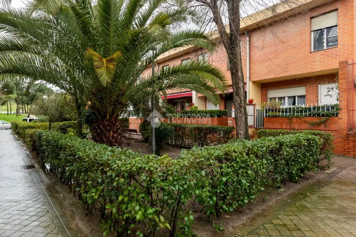 Vista exterior de Casa adosada en venta en Zona Carretera del Plantío