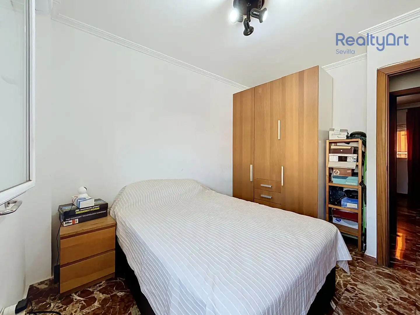 Habitación de Piso en venta en Sevilla con Aire acondicionado, Jardín privado y Balcón