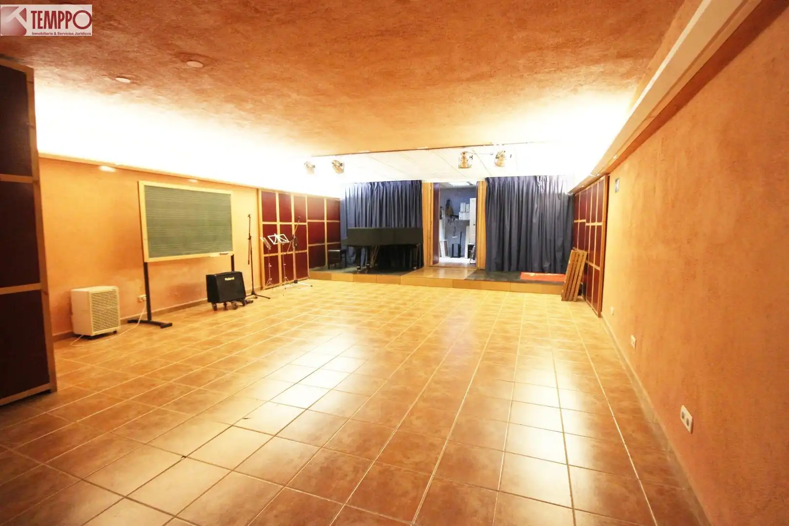 Casa adosada en venta en Carrer MURALLA, Centre