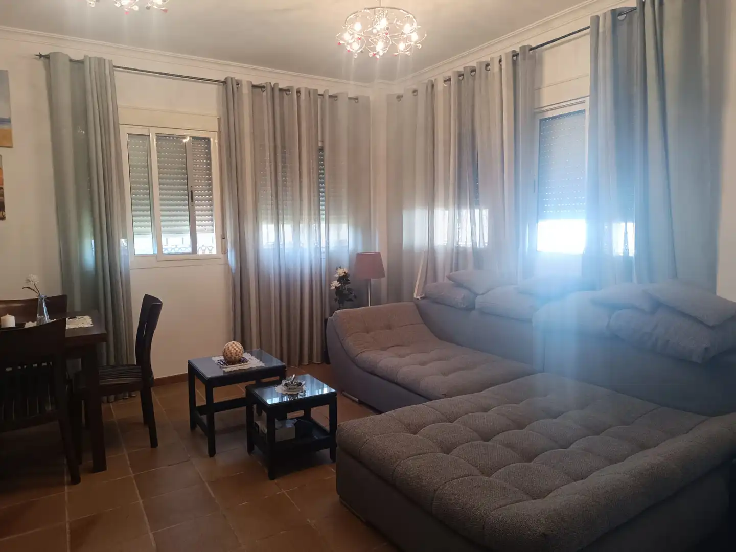 Sala d'estar de Casa o xalet en venda en Alcalá de Guadaira amb Aire condicionat, Calefacció i Jardí privat