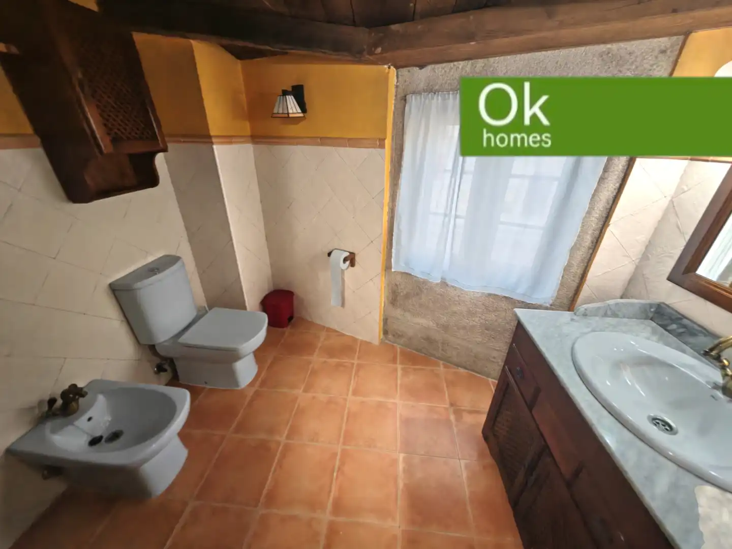 Badezimmer von Country house zum Verkauf in Guitiriz mit Heizung, Parkett und Abstellraum