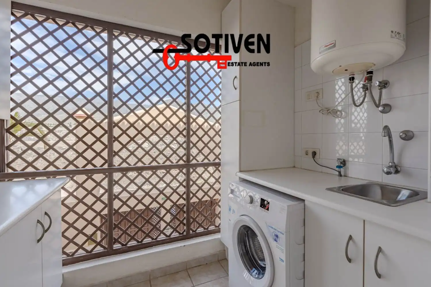 Vista exterior de Apartament en venda en Adeje amb Terrassa i Moblat
