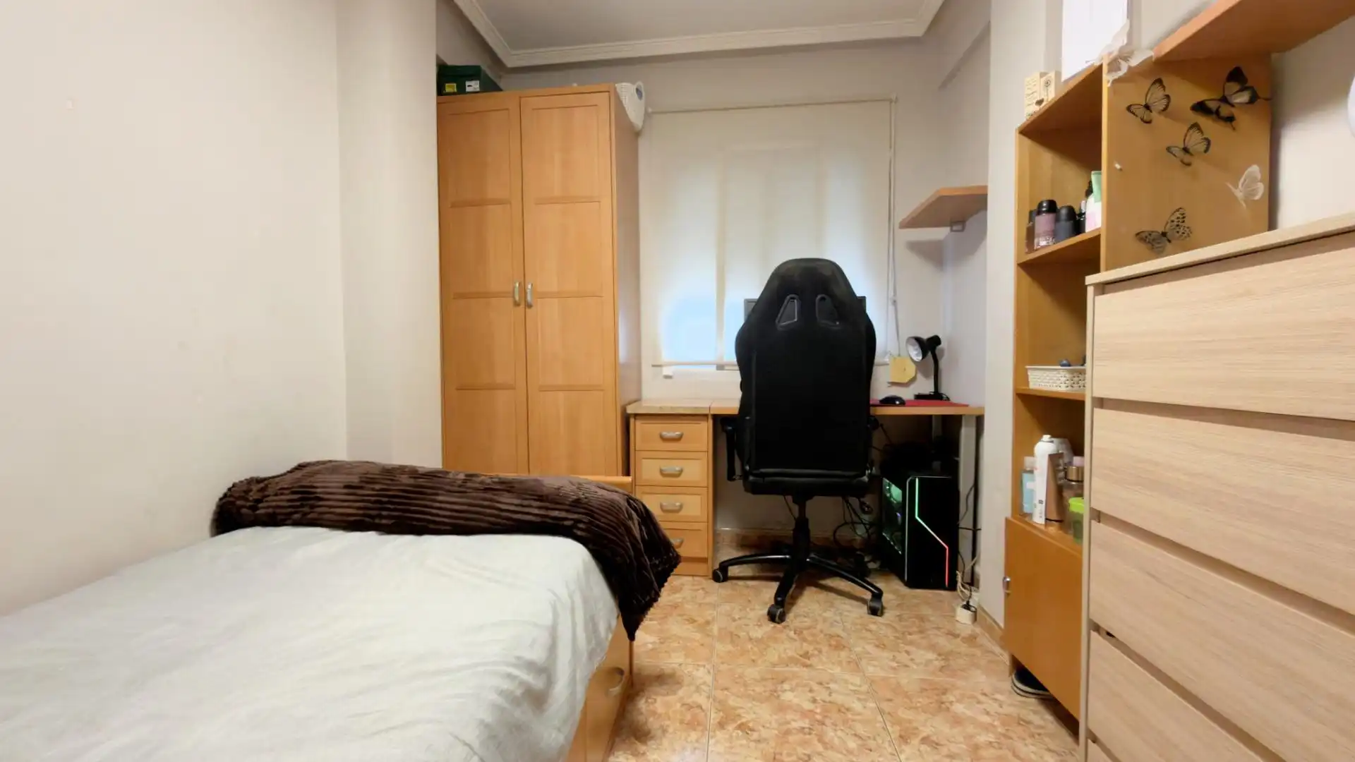 Schlafzimmer von Dachboden zum Verkauf in Massamagrell mit Terrasse und Abstellraum