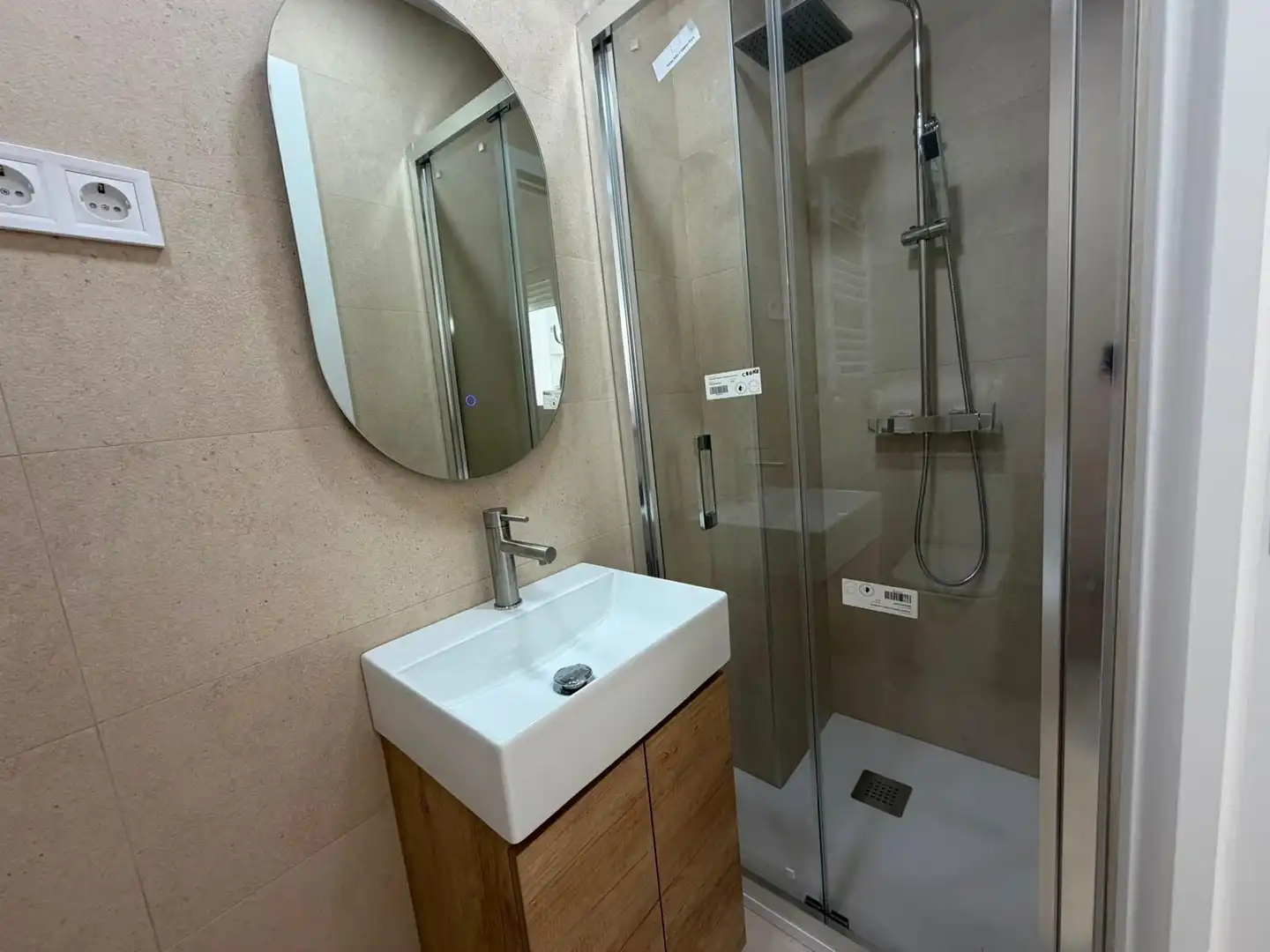 Baño de Piso de alquiler en Madrid con Aire acondicionado, Calefacción y Jardín privado