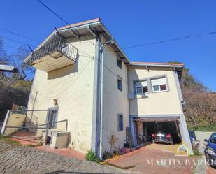 Vista exterior de Casa o xalet en venda en Muskiz amb Terrassa, Balcó i Alarma