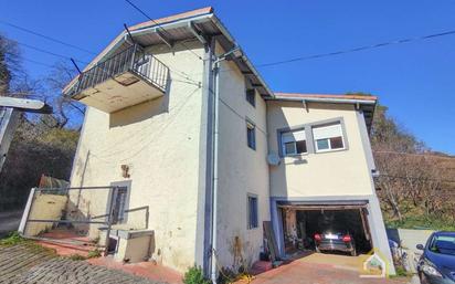 Vista exterior de Casa o xalet en venda en Muskiz amb Terrassa, Balcó i Alarma